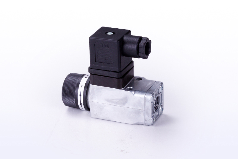 Tlakový spínač | vnútorný závit | s konektorom